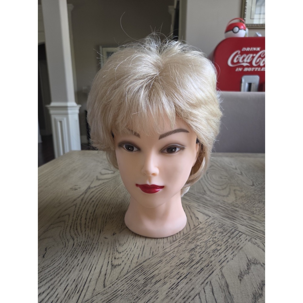 Emmor Blonde Wig for Women Natural Cut Wig Daily Hair 18/613 Layered Wig - Picture 8 of 14